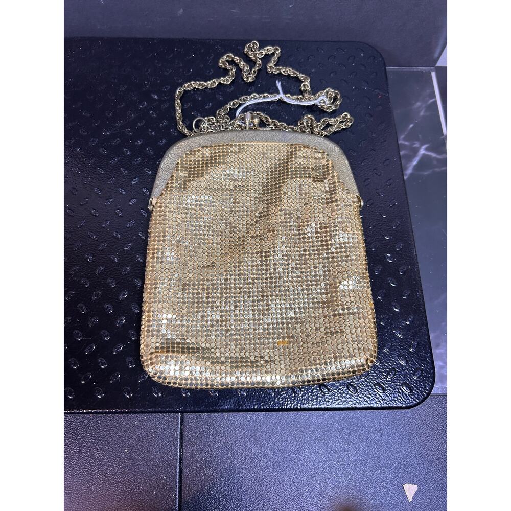 gold mesh evening bag features a structured frame and a delicate chain vintage - Picture 4 of 6